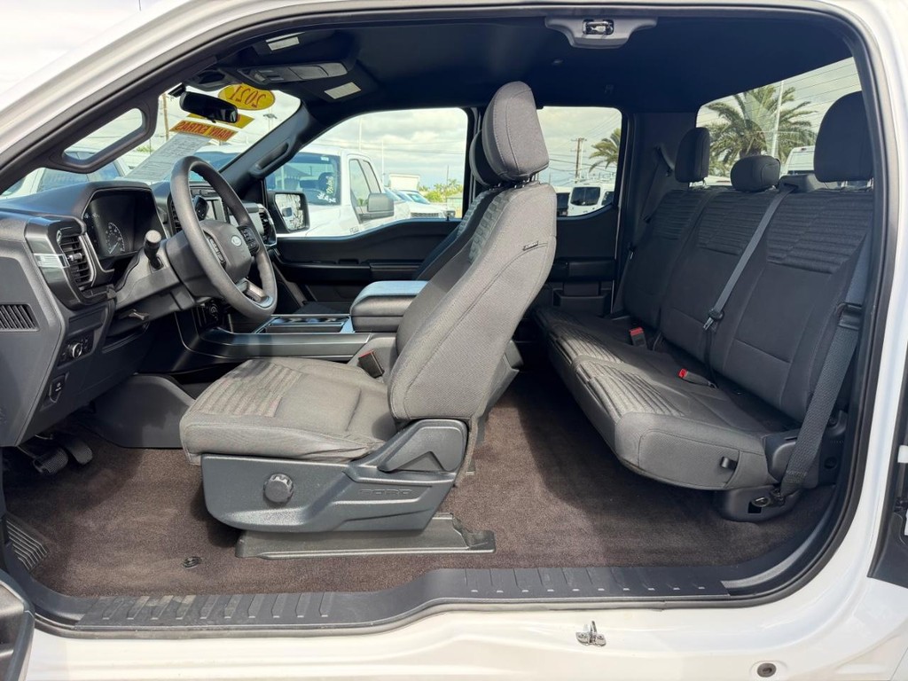 Ford F-150 Vehicle Full-screen Gallery Image 17