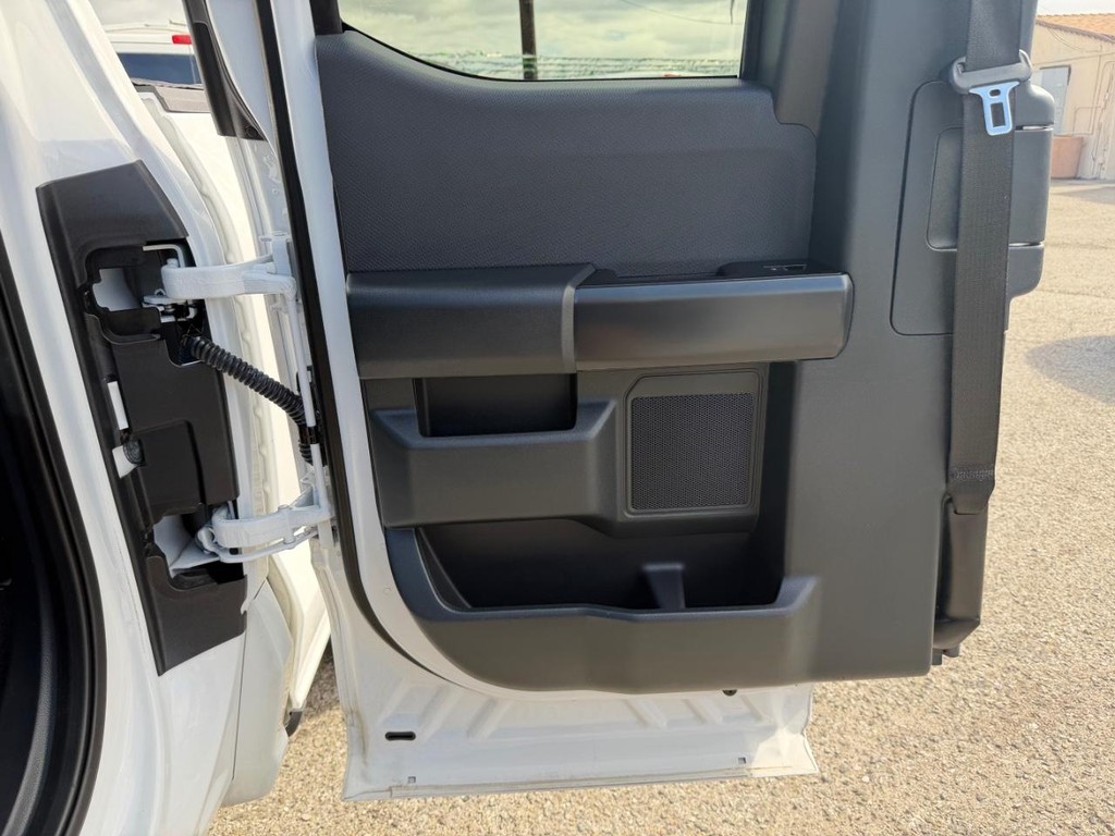 Ford F-150 Vehicle Full-screen Gallery Image 19