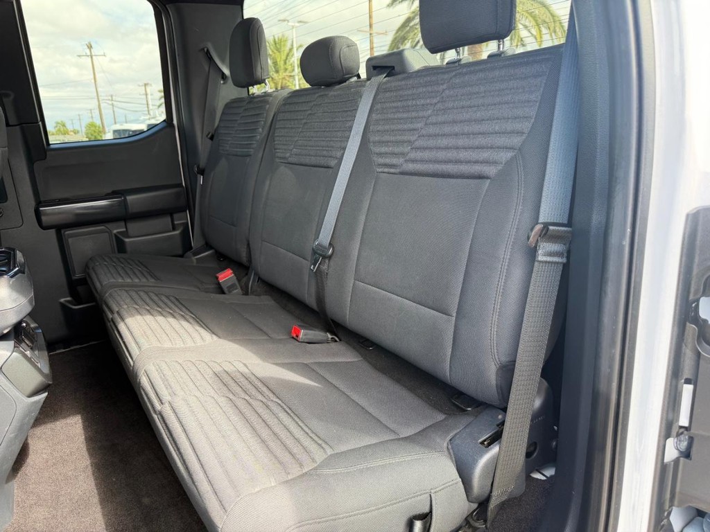 Ford F-150 Vehicle Full-screen Gallery Image 20