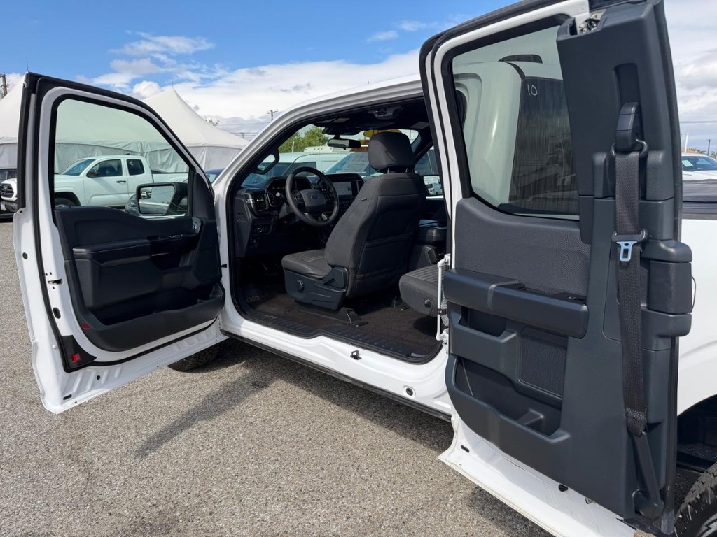 Ford F-150 Vehicle Full-screen Gallery Image 21