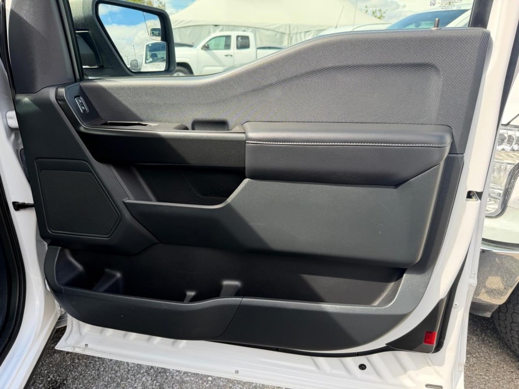 Ford F-150 Vehicle Full-screen Gallery Image 22