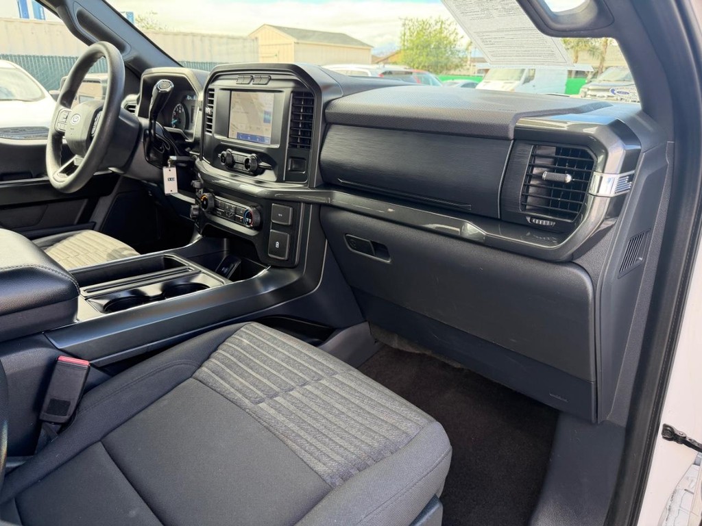 Ford F-150 Vehicle Full-screen Gallery Image 23