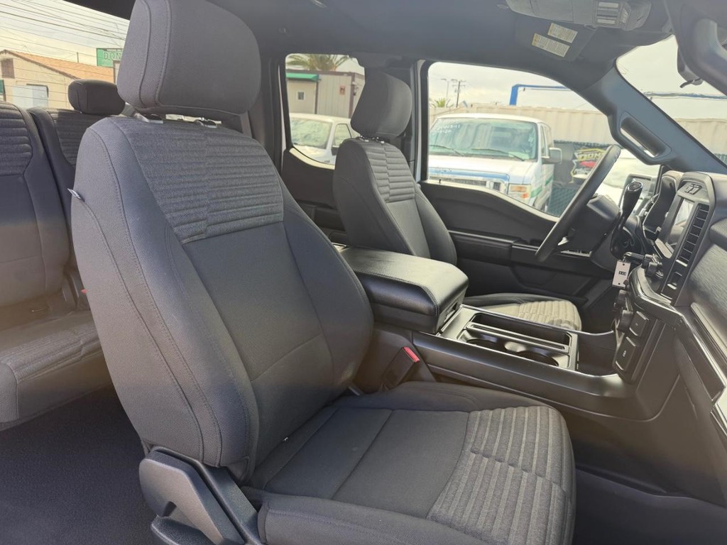 Ford F-150 Vehicle Full-screen Gallery Image 25