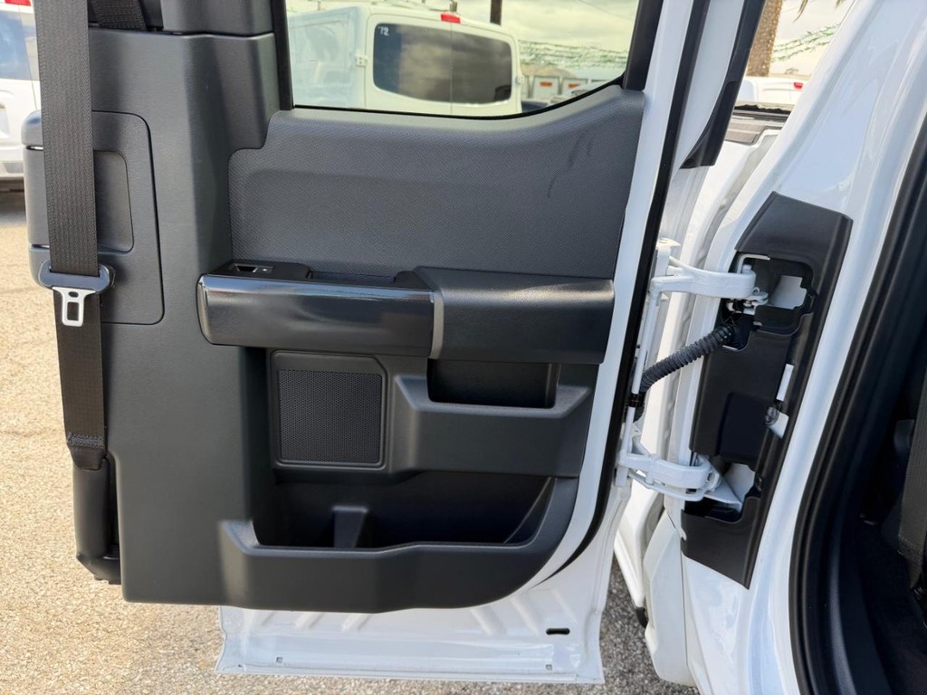 Ford F-150 Vehicle Full-screen Gallery Image 26