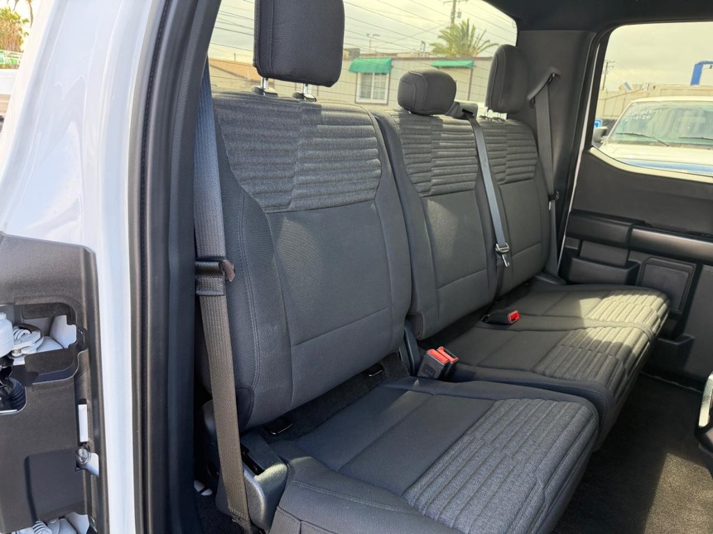 Ford F-150 Vehicle Full-screen Gallery Image 27