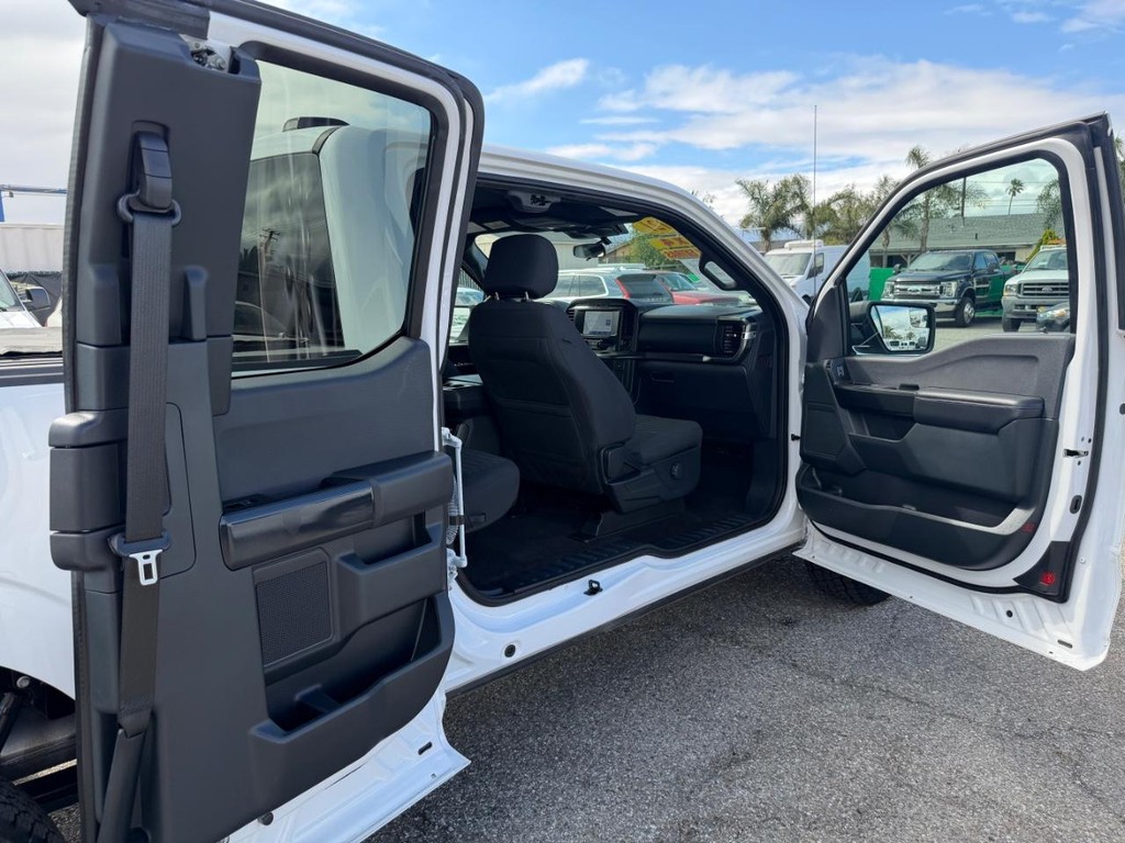 Ford F-150 Vehicle Full-screen Gallery Image 28