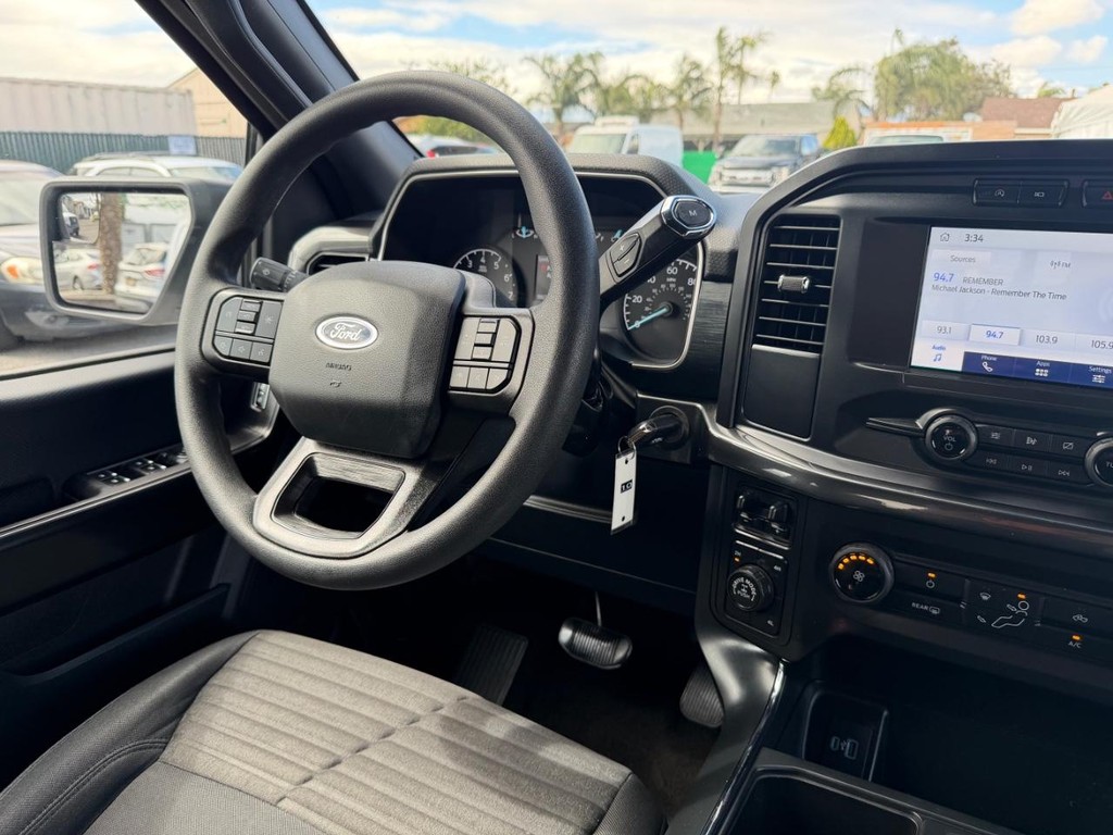 Ford F-150 Vehicle Full-screen Gallery Image 30