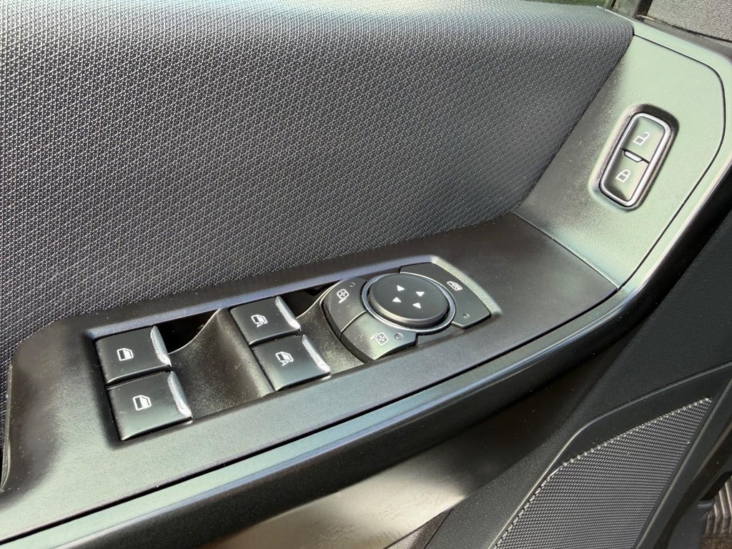 Ford F-150 Vehicle Full-screen Gallery Image 37