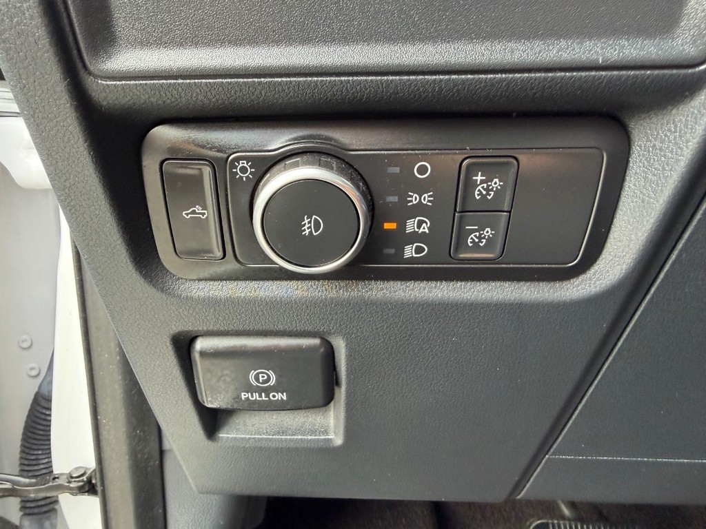 Ford F-150 Vehicle Full-screen Gallery Image 38