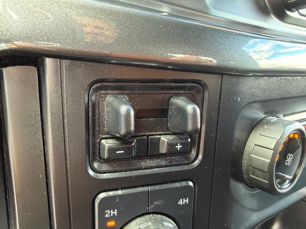 Ford F-150 Vehicle Full-screen Gallery Image 40