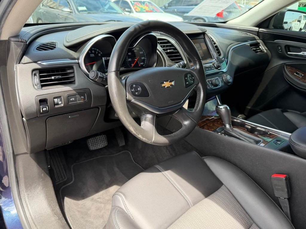 Chevrolet Impala Vehicle Full-screen Gallery Image 16