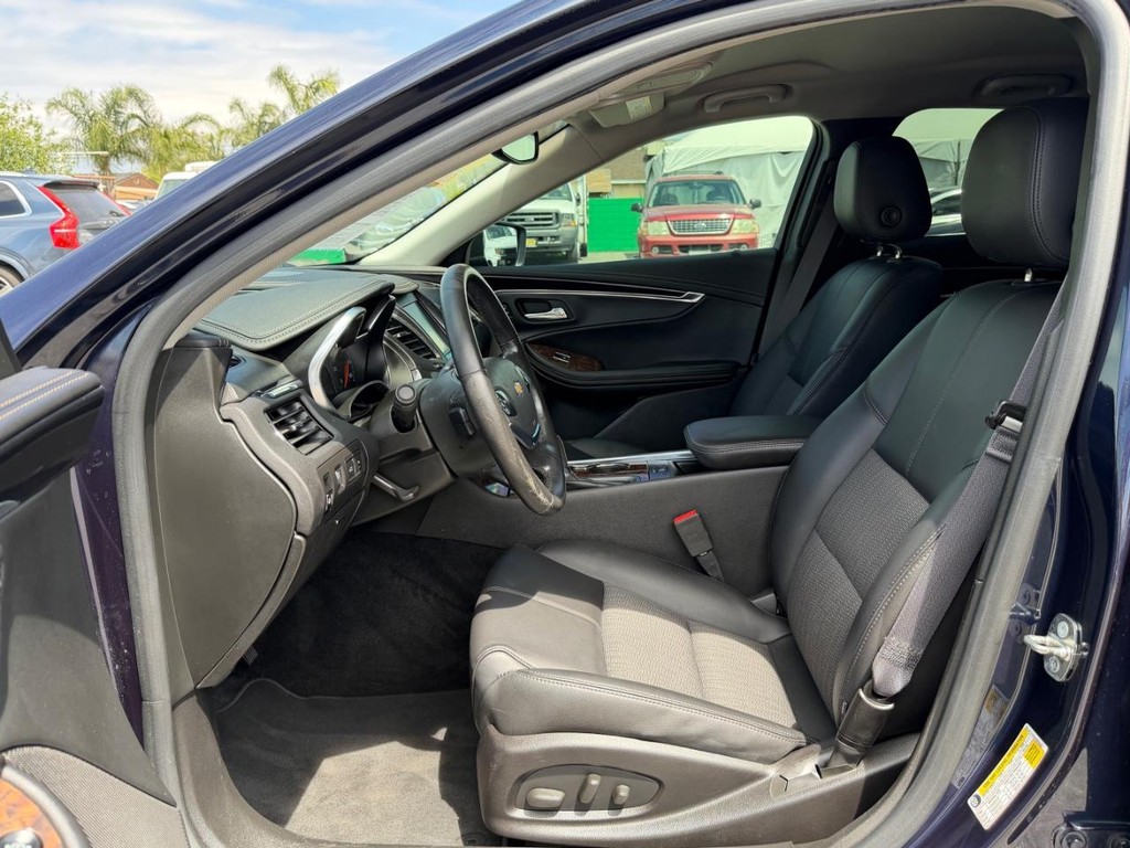 Chevrolet Impala Vehicle Full-screen Gallery Image 17