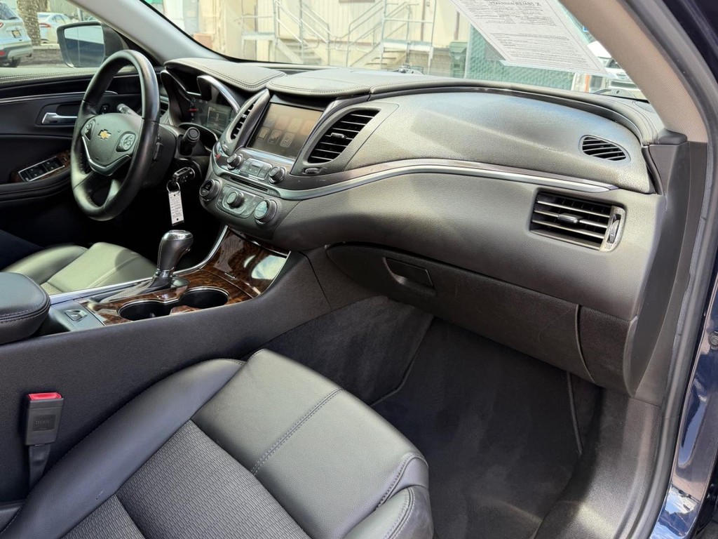 Chevrolet Impala Vehicle Full-screen Gallery Image 20