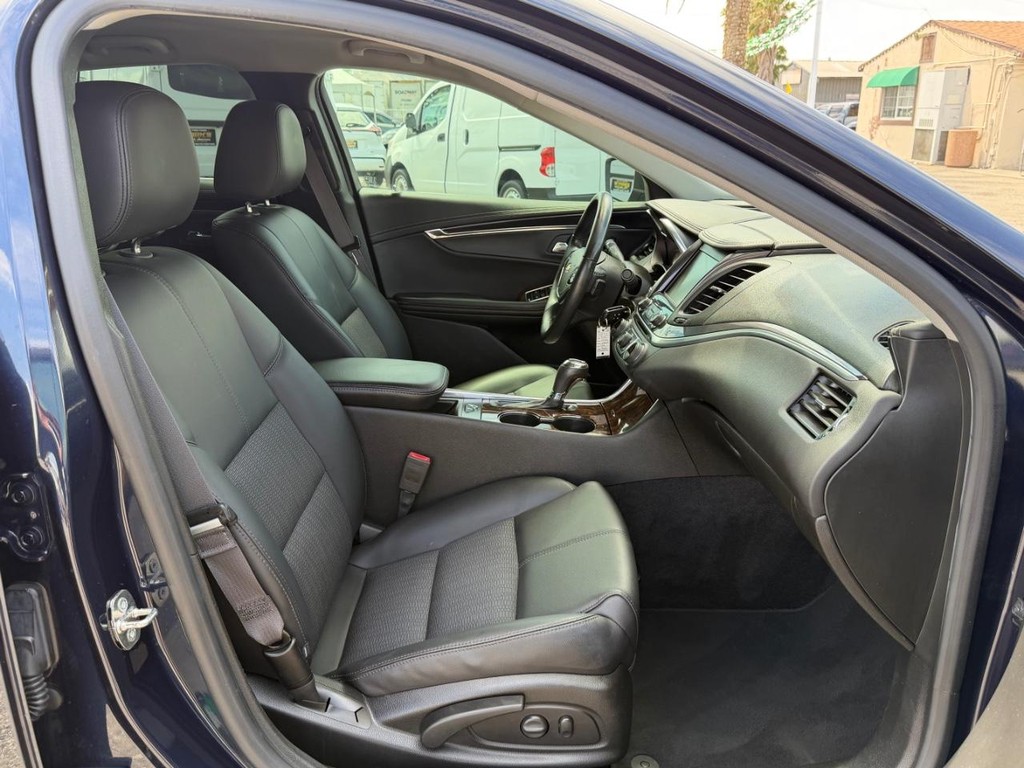 Chevrolet Impala Vehicle Full-screen Gallery Image 21