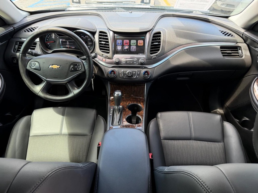 Chevrolet Impala Vehicle Full-screen Gallery Image 23