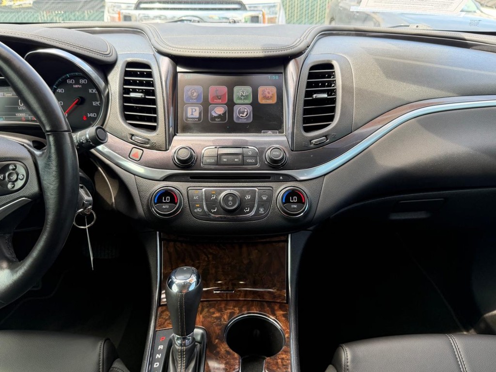 Chevrolet Impala Vehicle Full-screen Gallery Image 25