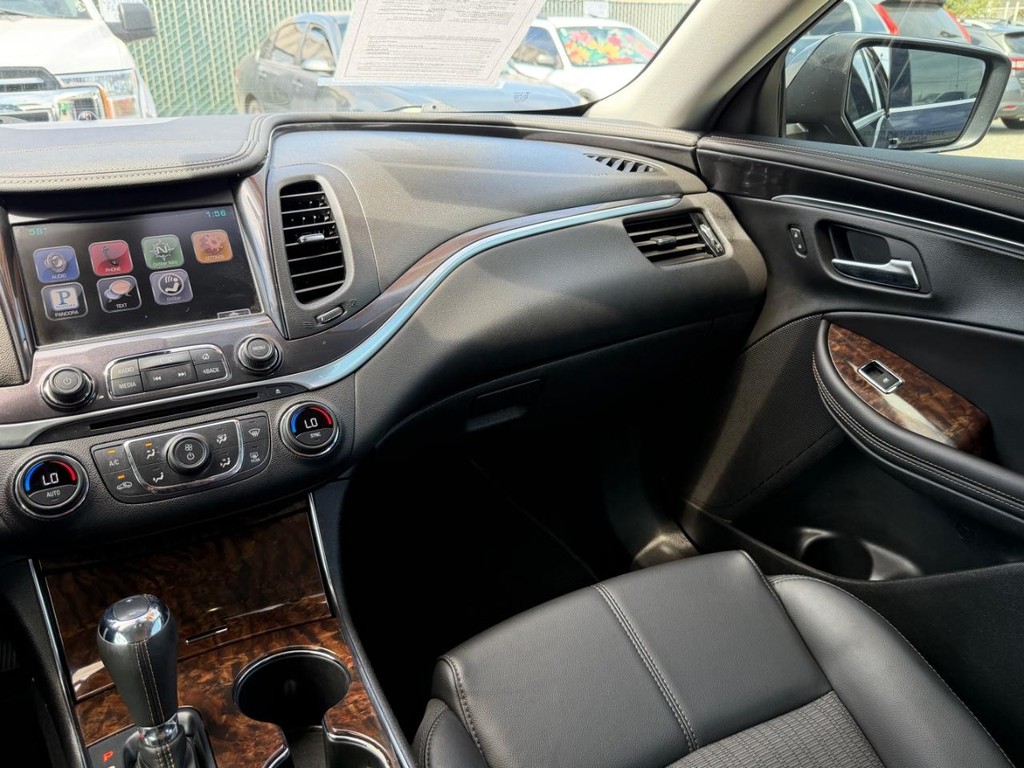 Chevrolet Impala Vehicle Full-screen Gallery Image 26