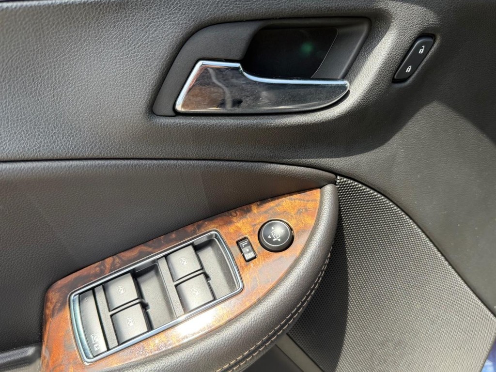 Chevrolet Impala Vehicle Full-screen Gallery Image 28