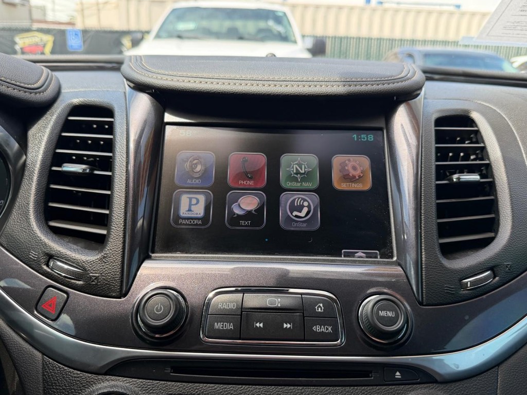 Chevrolet Impala Vehicle Full-screen Gallery Image 33