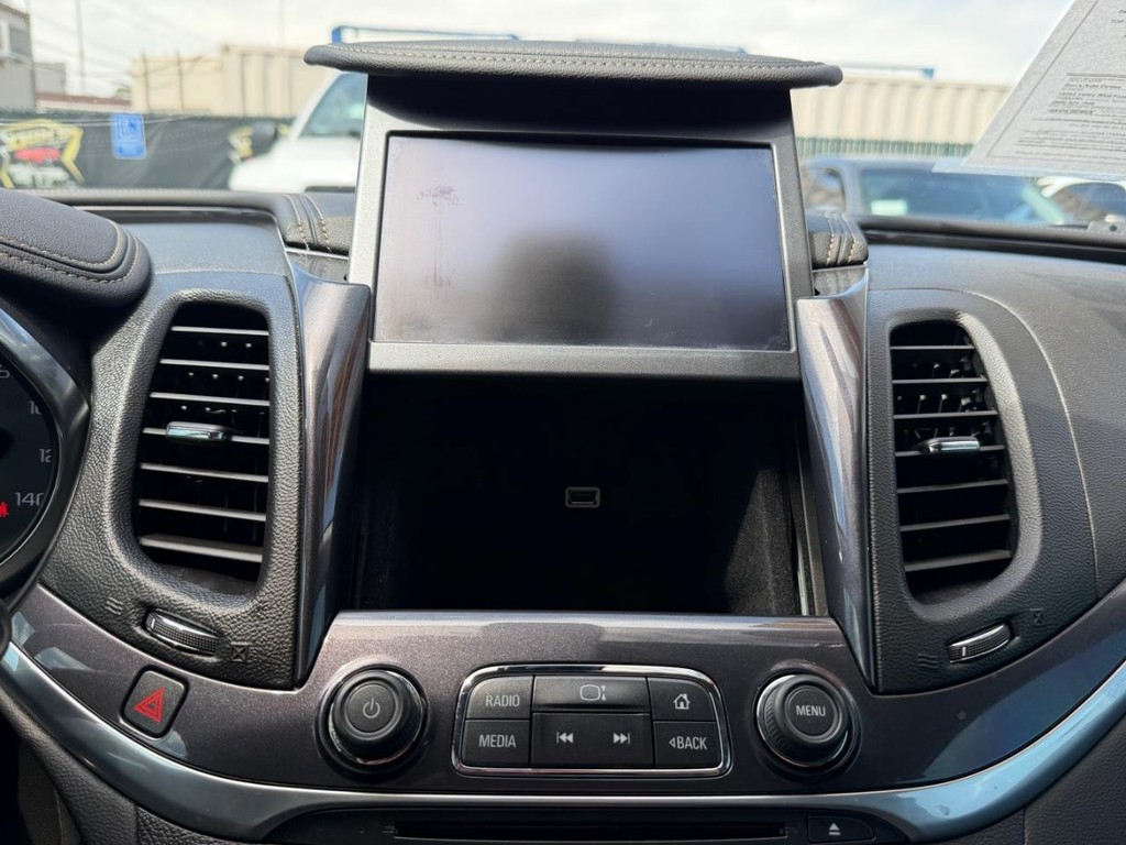 Chevrolet Impala Vehicle Full-screen Gallery Image 34