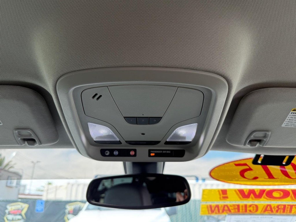 Chevrolet Impala Vehicle Full-screen Gallery Image 35