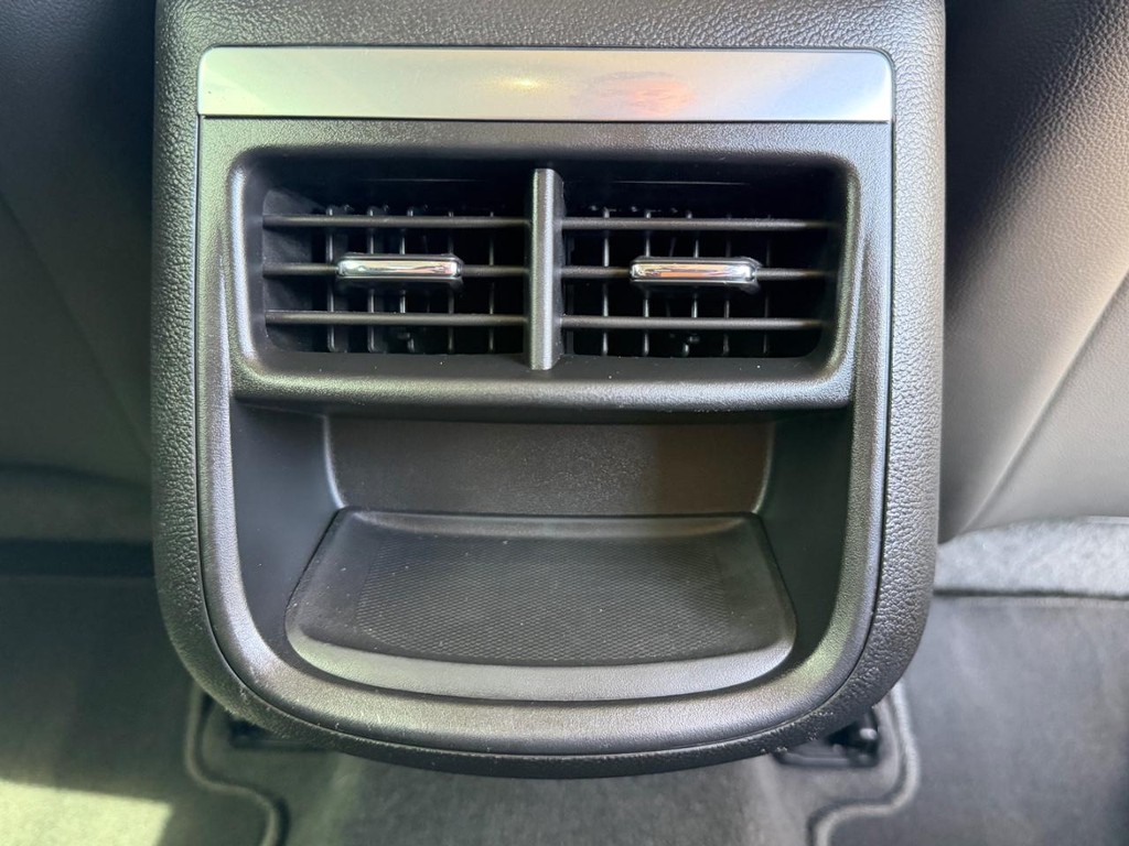 Chevrolet Impala Vehicle Full-screen Gallery Image 36