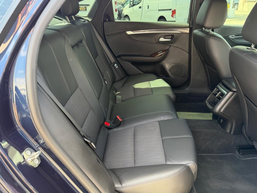 Chevrolet Impala Vehicle Full-screen Gallery Image 38