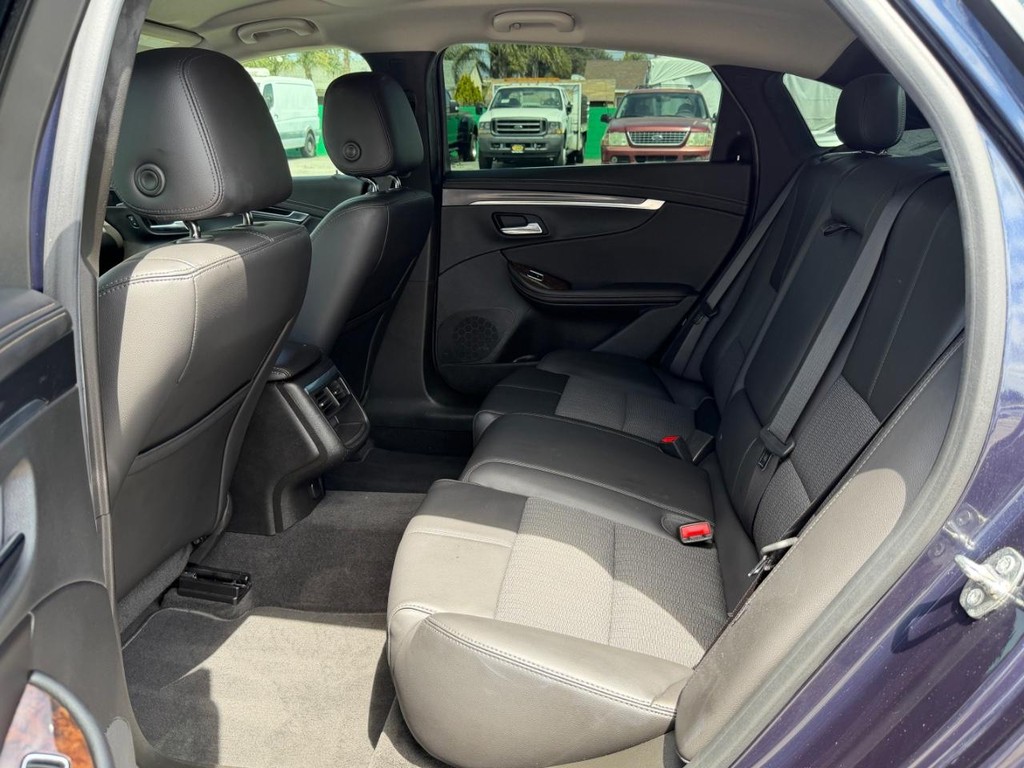 Chevrolet Impala Vehicle Full-screen Gallery Image 40