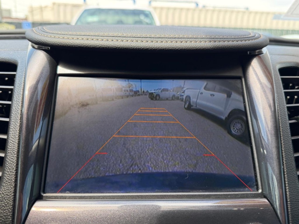 Chevrolet Impala Vehicle Full-screen Gallery Image 41