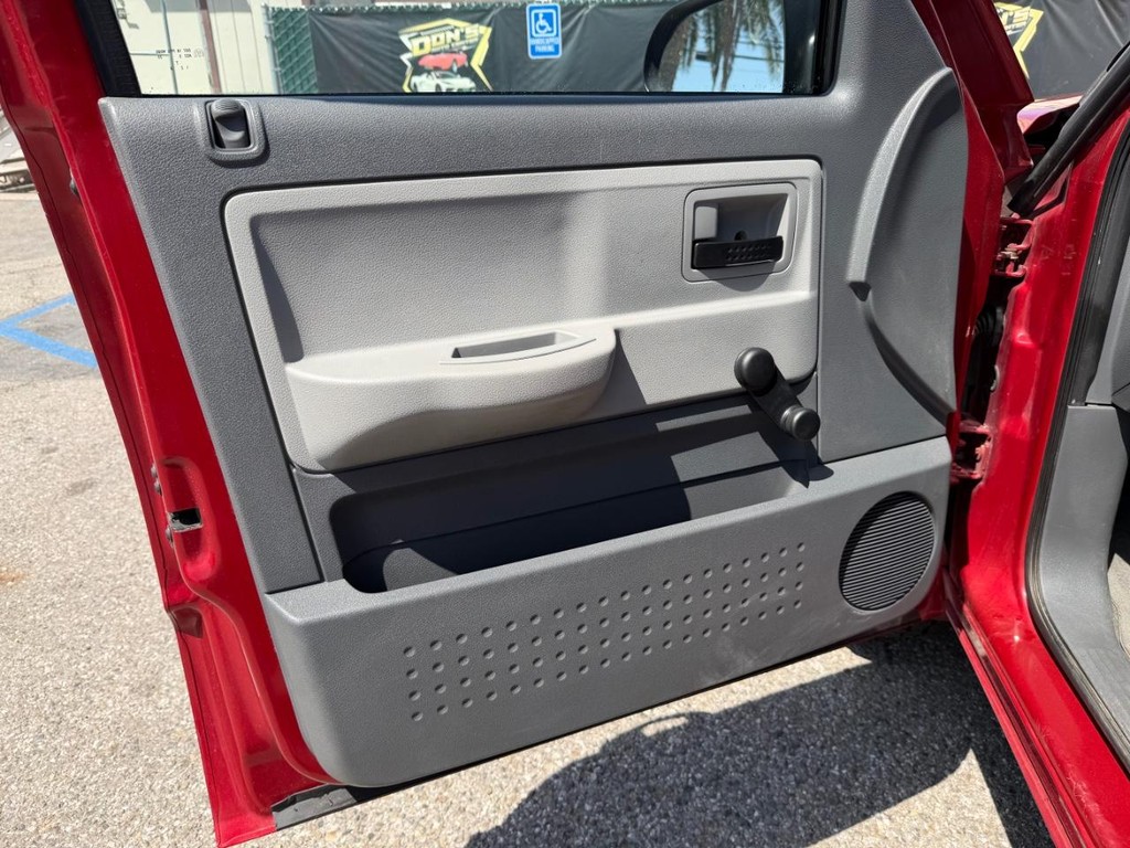 Dodge Dakota Vehicle Full-screen Gallery Image 18