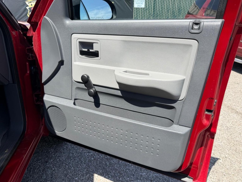 Dodge Dakota Vehicle Full-screen Gallery Image 22