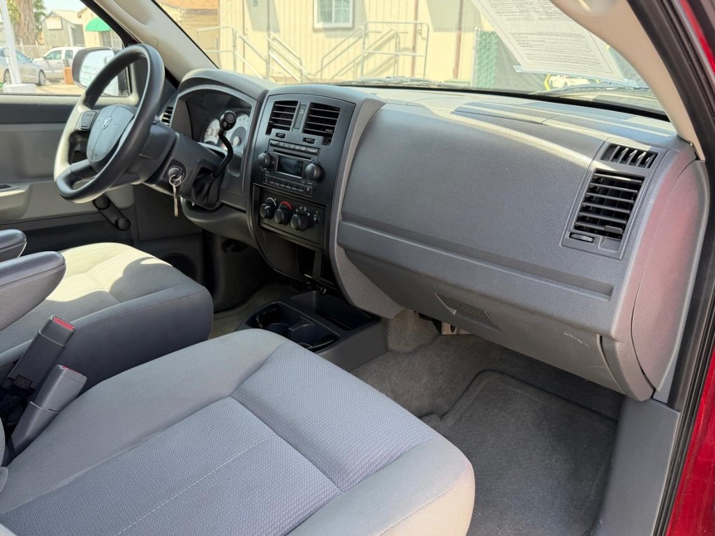 Dodge Dakota Vehicle Full-screen Gallery Image 23