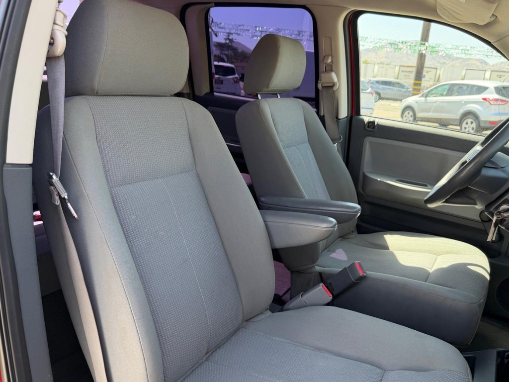 Dodge Dakota Vehicle Full-screen Gallery Image 25