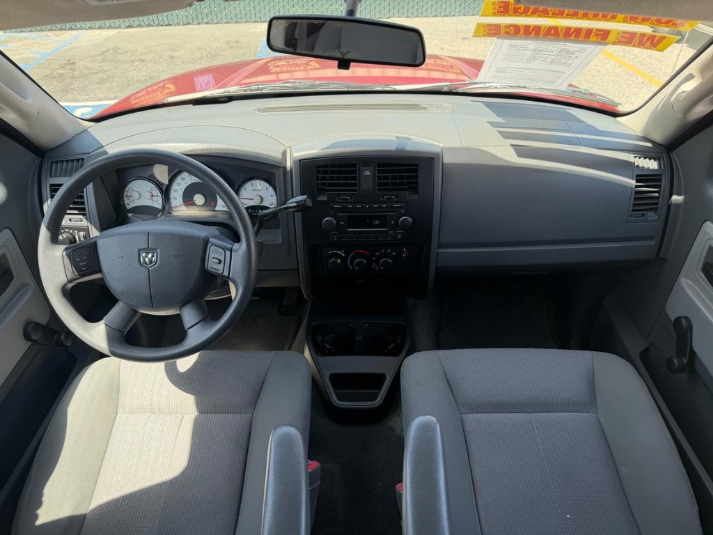 Dodge Dakota Vehicle Full-screen Gallery Image 26