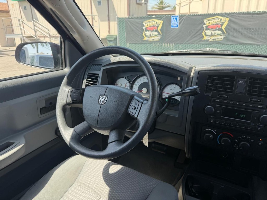 Dodge Dakota Vehicle Full-screen Gallery Image 27