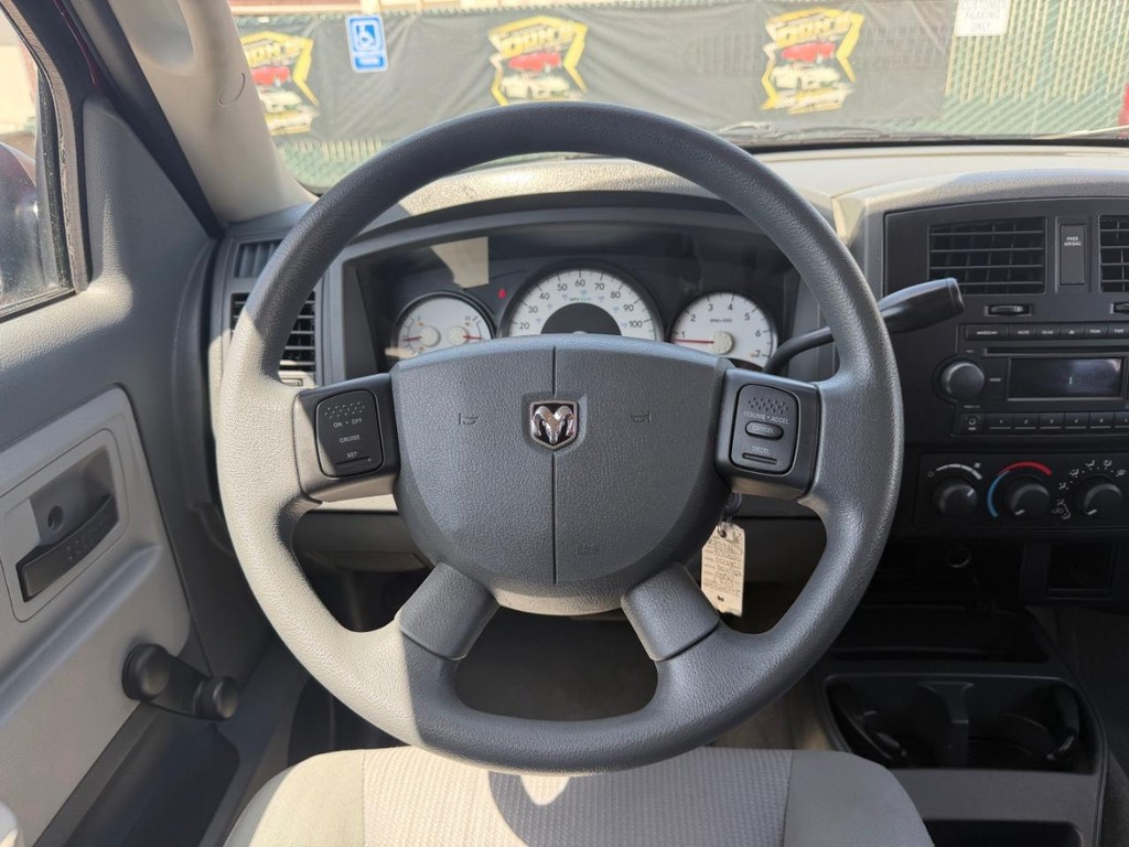 Dodge Dakota Vehicle Full-screen Gallery Image 30