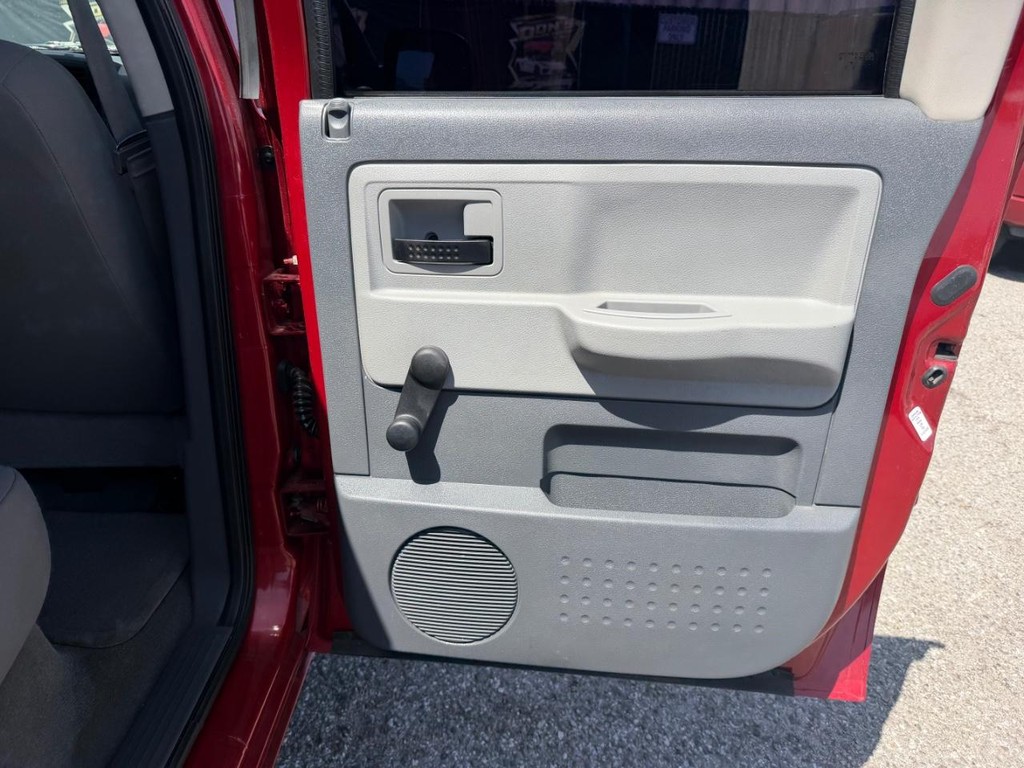 Dodge Dakota Vehicle Full-screen Gallery Image 31