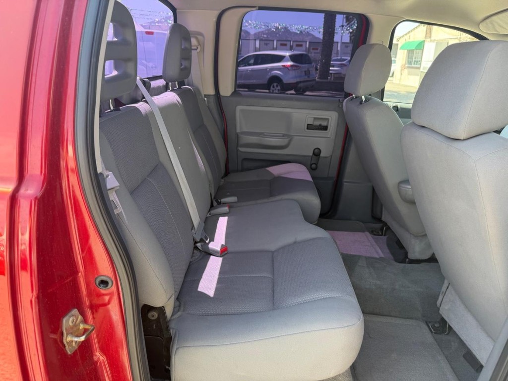 Dodge Dakota Vehicle Full-screen Gallery Image 32