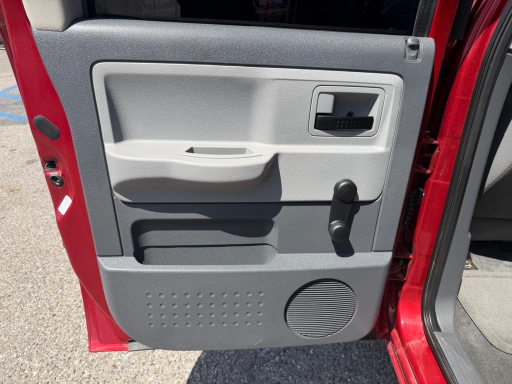 Dodge Dakota Vehicle Full-screen Gallery Image 33