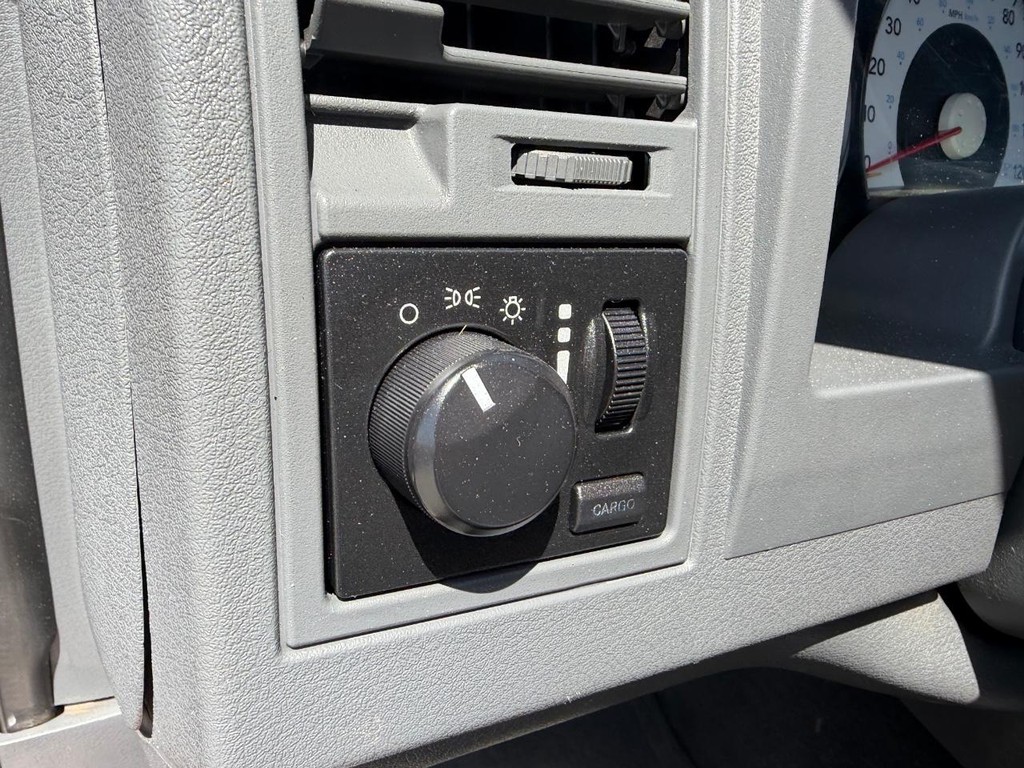 Dodge Dakota Vehicle Full-screen Gallery Image 35