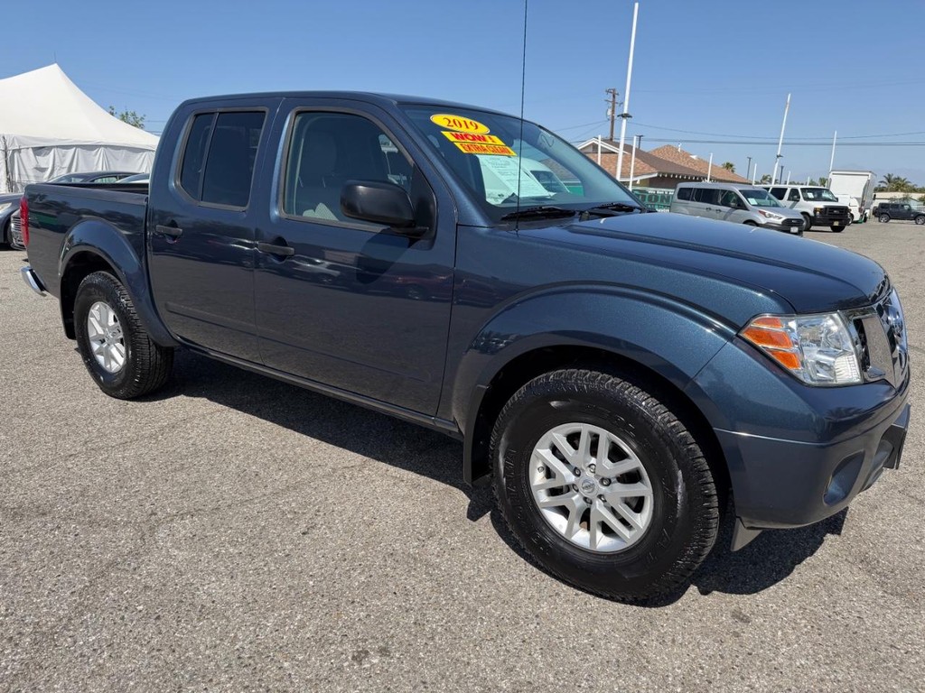 Nissan Frontier Vehicle Full-screen Gallery Image 03