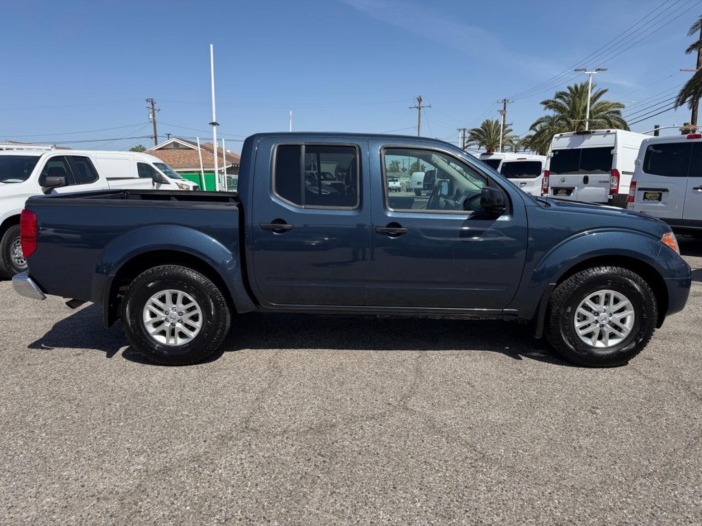 Nissan Frontier Vehicle Full-screen Gallery Image 05