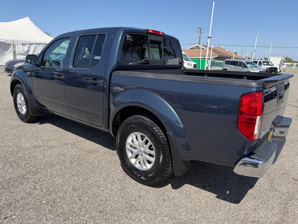 Nissan Frontier Vehicle Full-screen Gallery Image 09