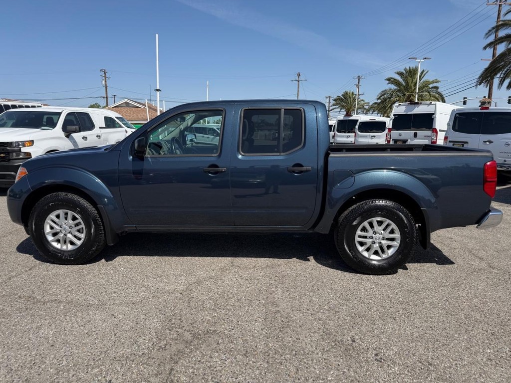 Nissan Frontier Vehicle Full-screen Gallery Image 11