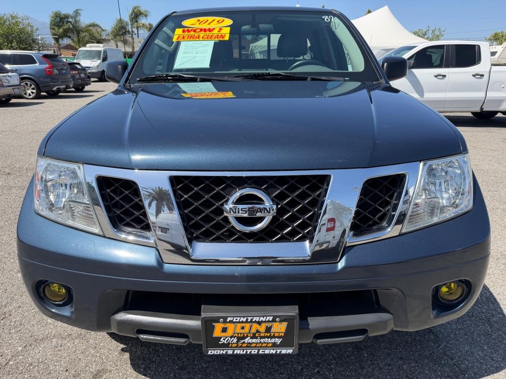 Nissan Frontier Vehicle Full-screen Gallery Image 14