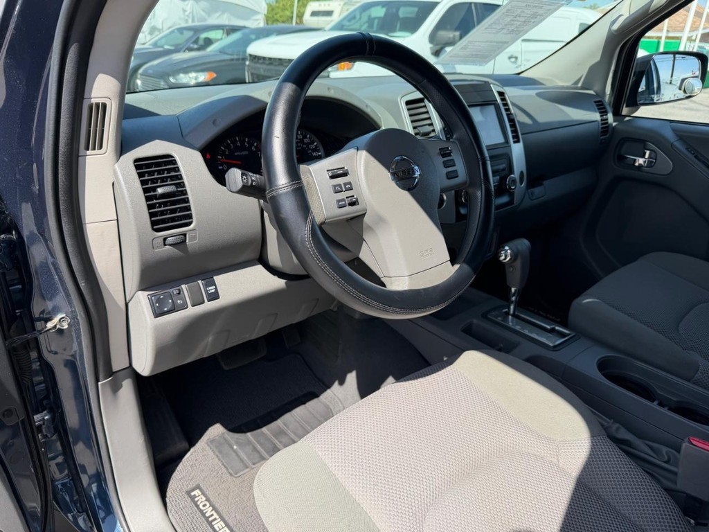 Nissan Frontier Vehicle Full-screen Gallery Image 16