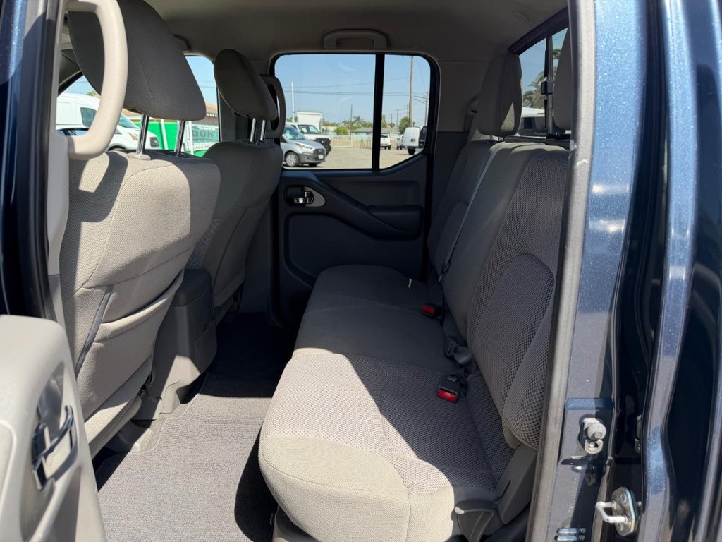 Nissan Frontier Vehicle Full-screen Gallery Image 31