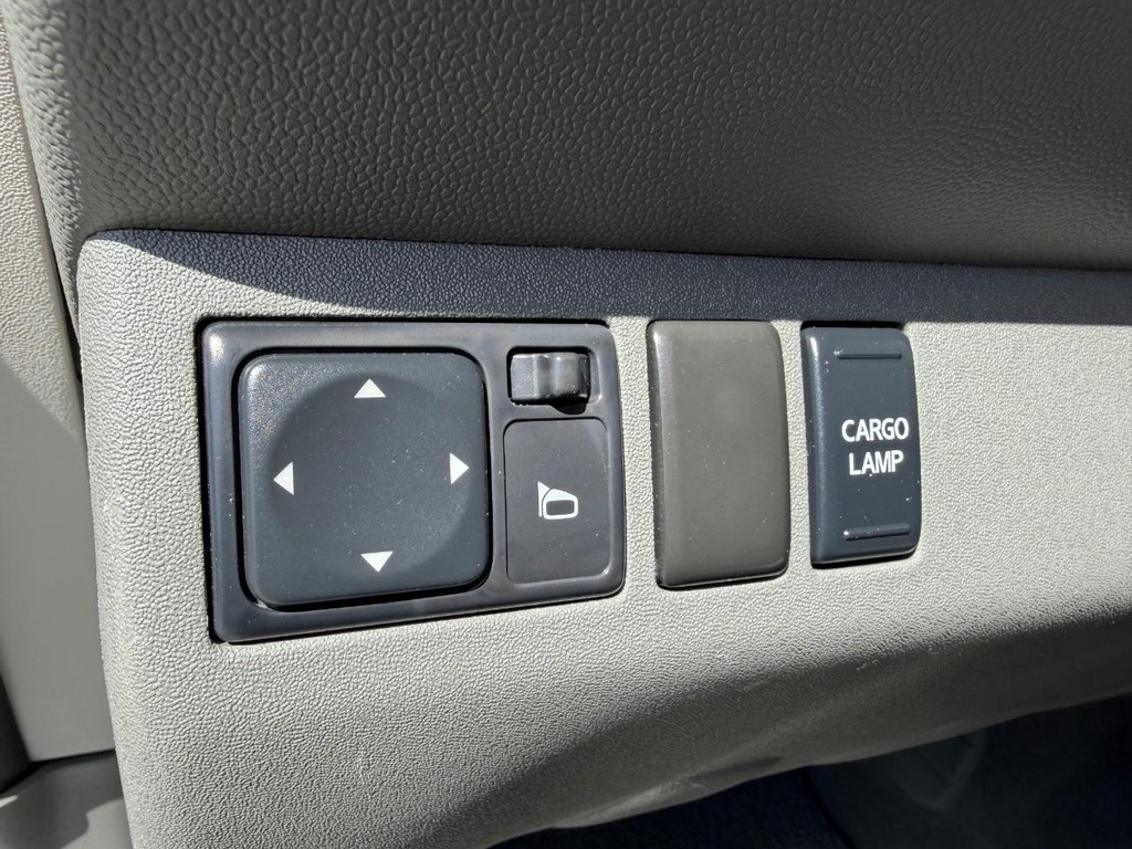 Nissan Frontier Vehicle Full-screen Gallery Image 33