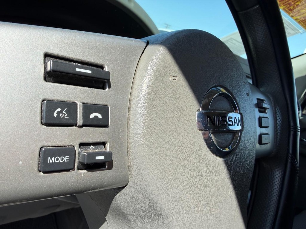 Nissan Frontier Vehicle Full-screen Gallery Image 34