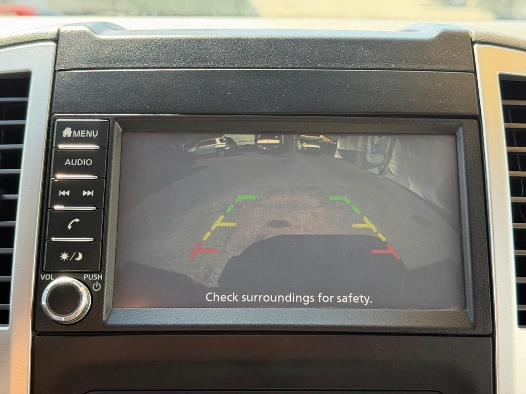 Nissan Frontier Vehicle Full-screen Gallery Image 37